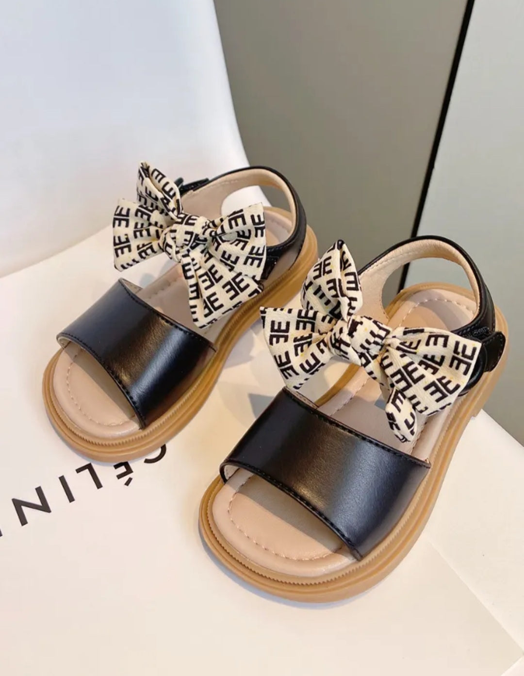 Bow Sandal